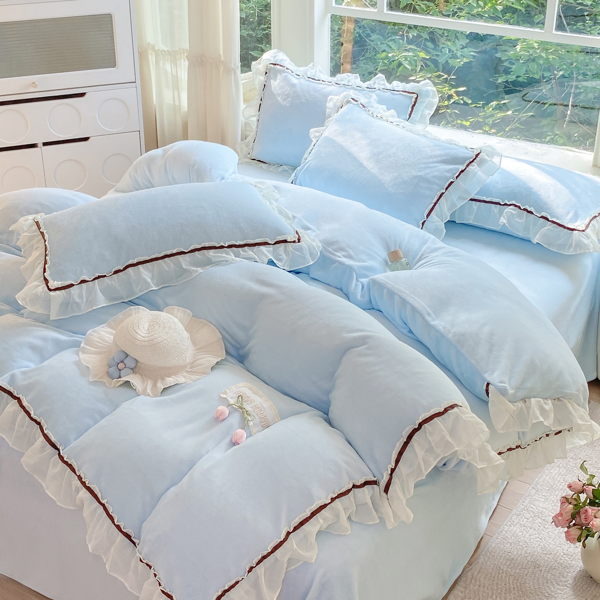 91家纺网 家纺一手货源 找家纺 二八年华 2025新款韩式花边款牛奶绒四件套 天蓝