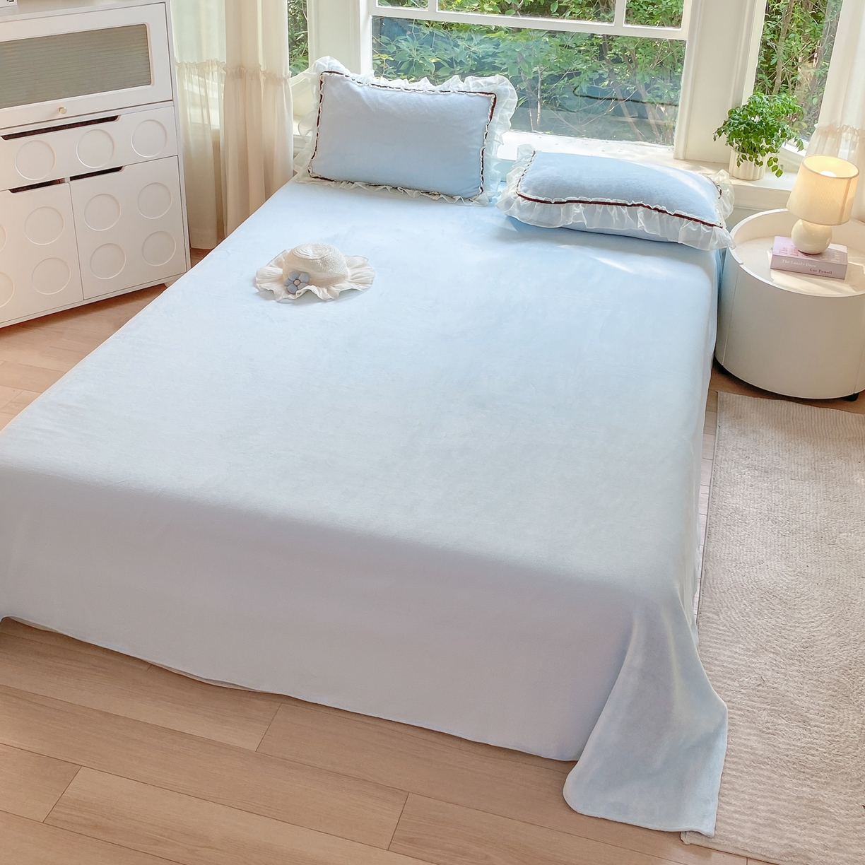 91家纺网 家纺一手货源 找家纺 二八年华 2025新款韩式花边款牛奶绒四件套 天蓝