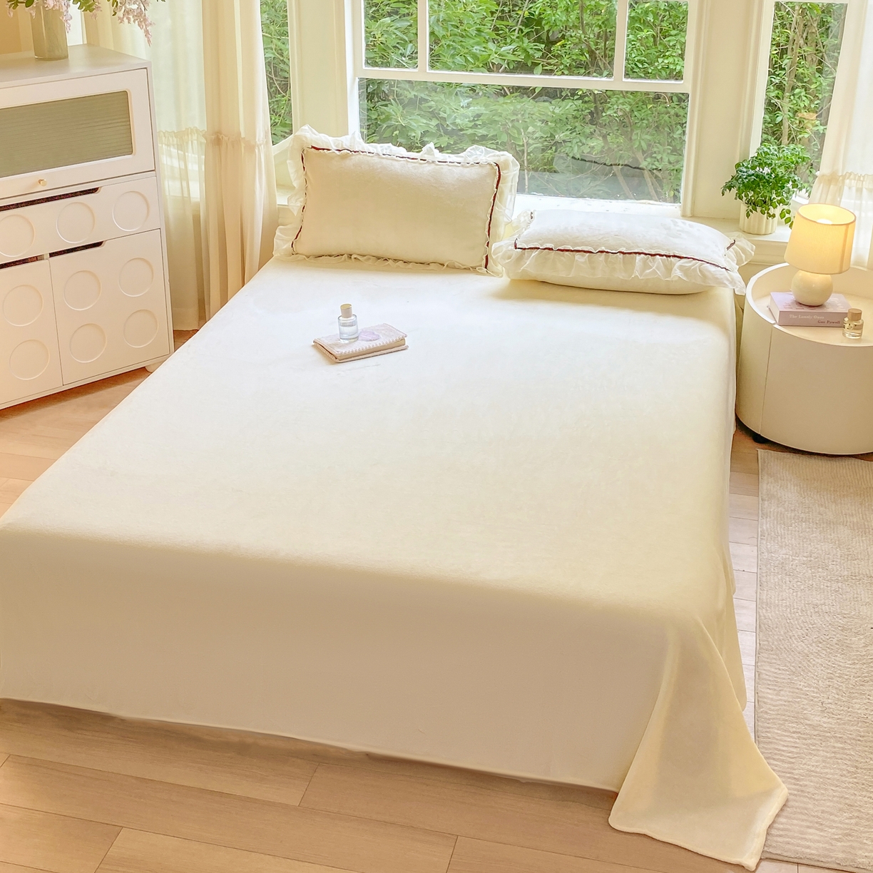 91家纺网 家纺一手货源 找家纺 二八年华 2025新款韩式花边款牛奶绒四件套 鹅黄