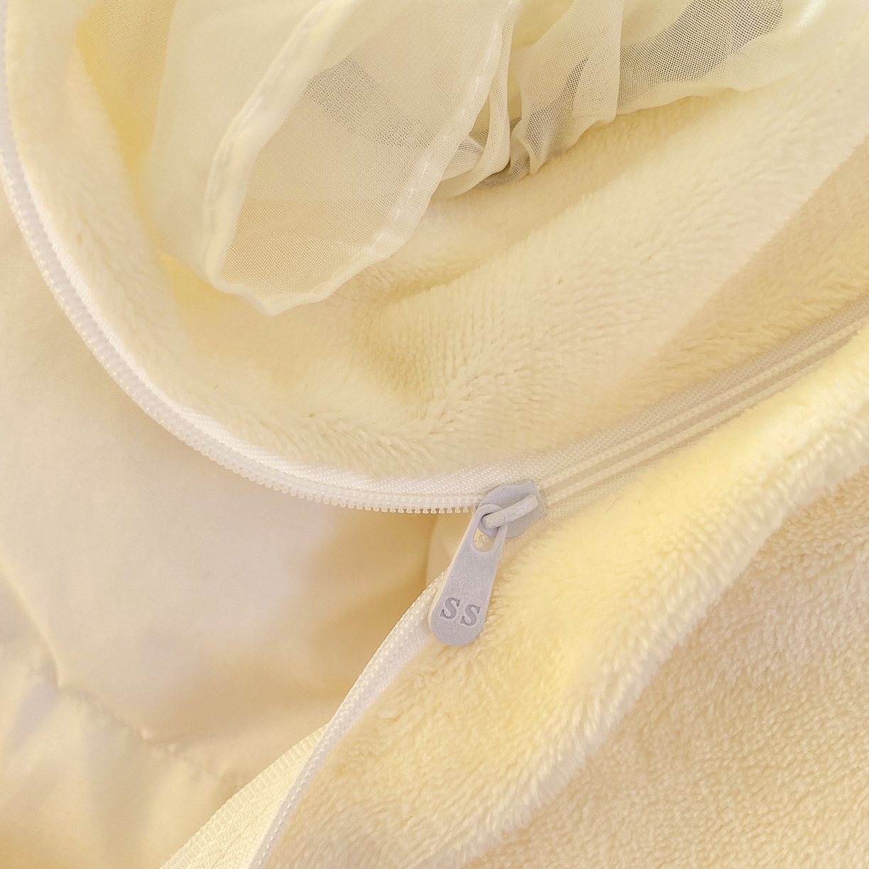 91家纺网 家纺一手货源 找家纺 二八年华 2025新款韩式花边款牛奶绒四件套 鹅黄