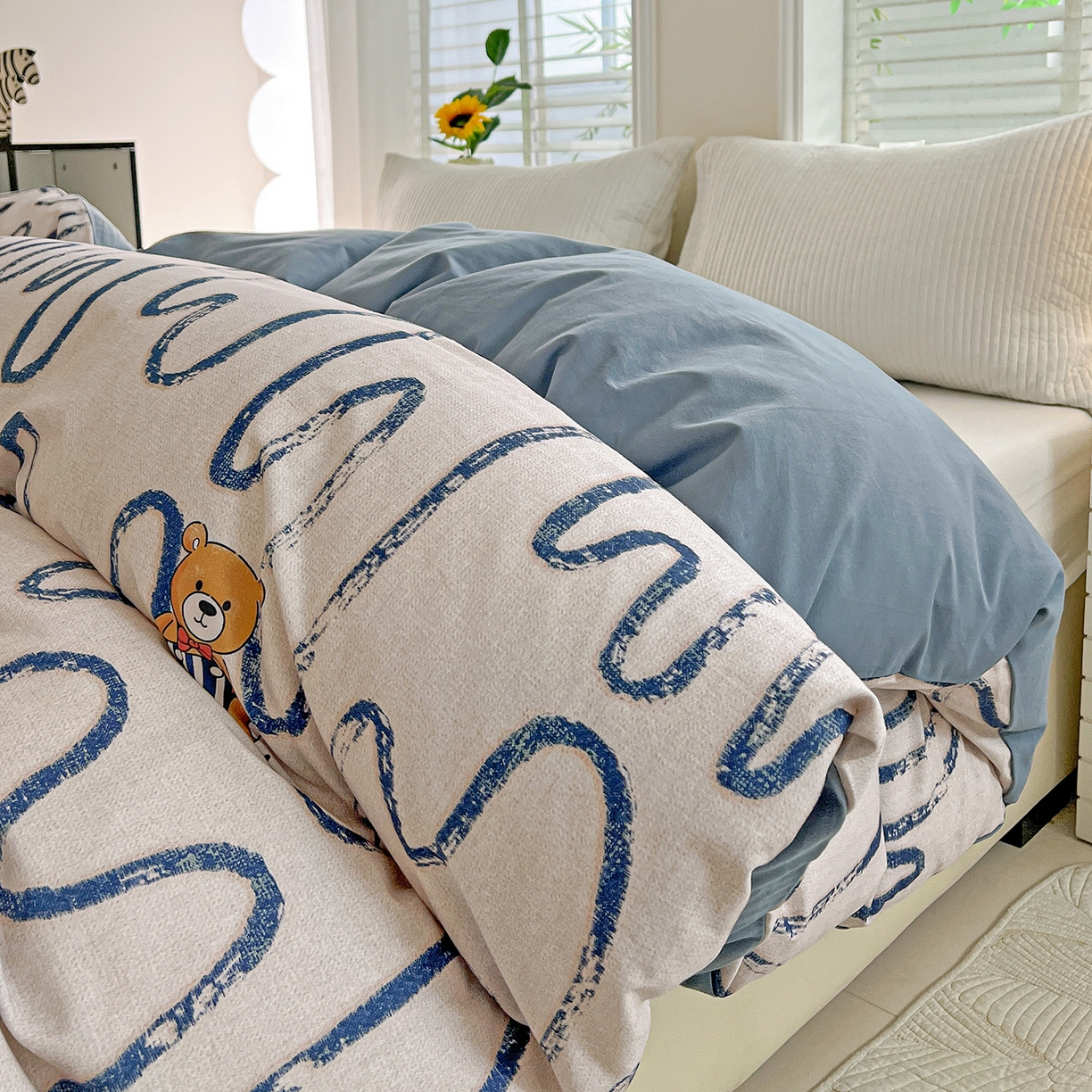 91家纺网 家纺一手货源 找家纺 依庭 2025新款高克重全棉纯棉磨毛印花四件套 幸运熊