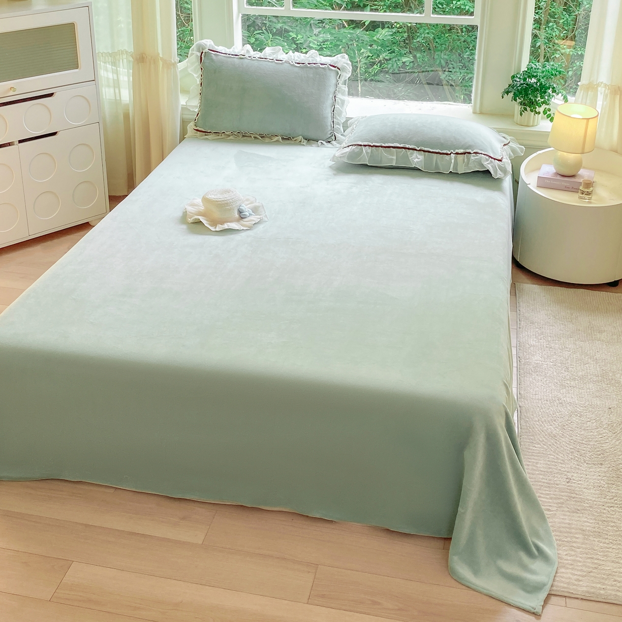 91家纺网 家纺一手货源 找家纺 二八年华 2025新款韩式花边款牛奶绒四件套 水绿