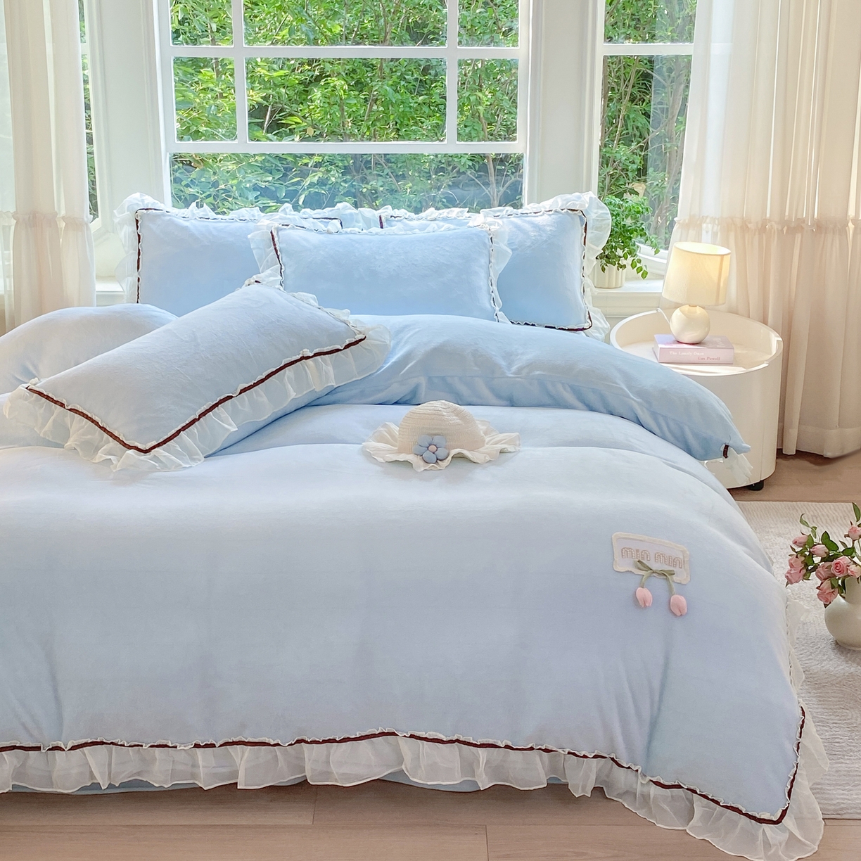 91家纺网 家纺一手货源 找家纺 二八年华 2025新款韩式花边款牛奶绒四件套 天蓝