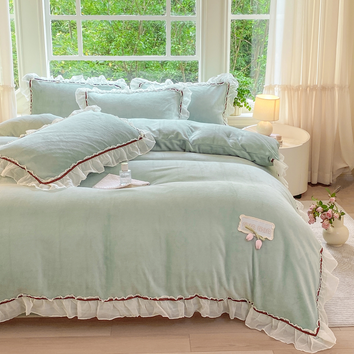 91家纺网 家纺一手货源 找家纺 二八年华 2025新款韩式花边款牛奶绒四件套 水绿