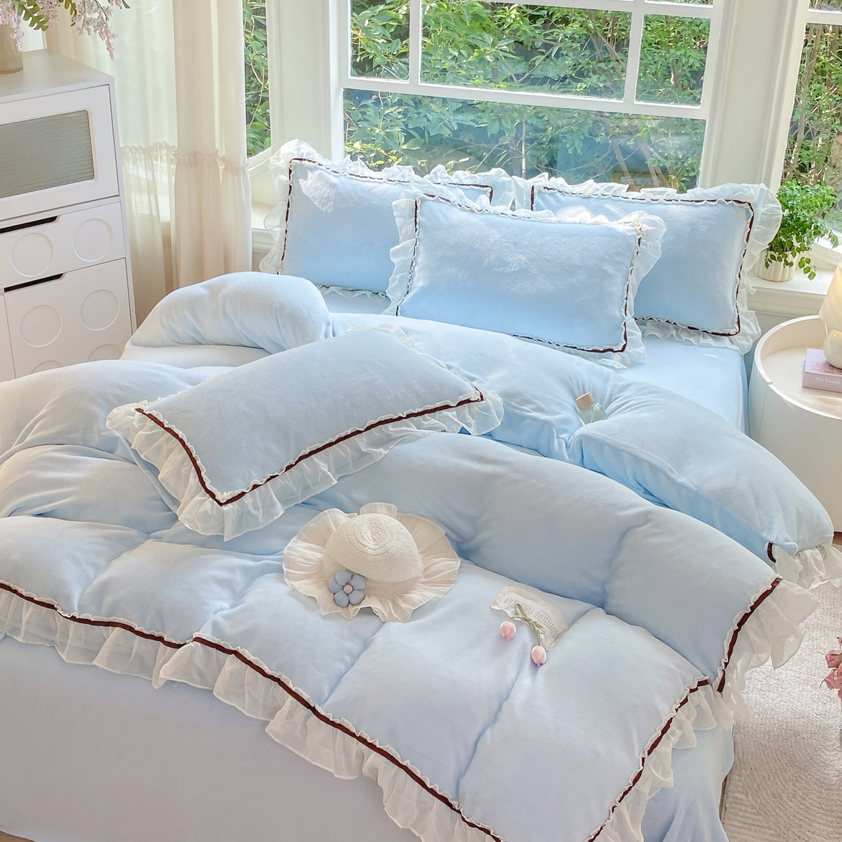 91家纺网 家纺一手货源 找家纺 二八年华 2025新款韩式花边款牛奶绒四件套 天蓝