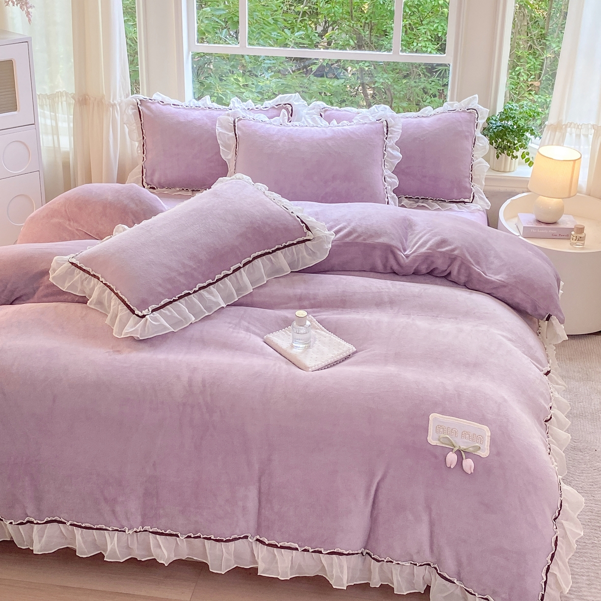 91家纺网 家纺一手货源 找家纺 二八年华 2025新款韩式花边款牛奶绒四件套 鸢紫