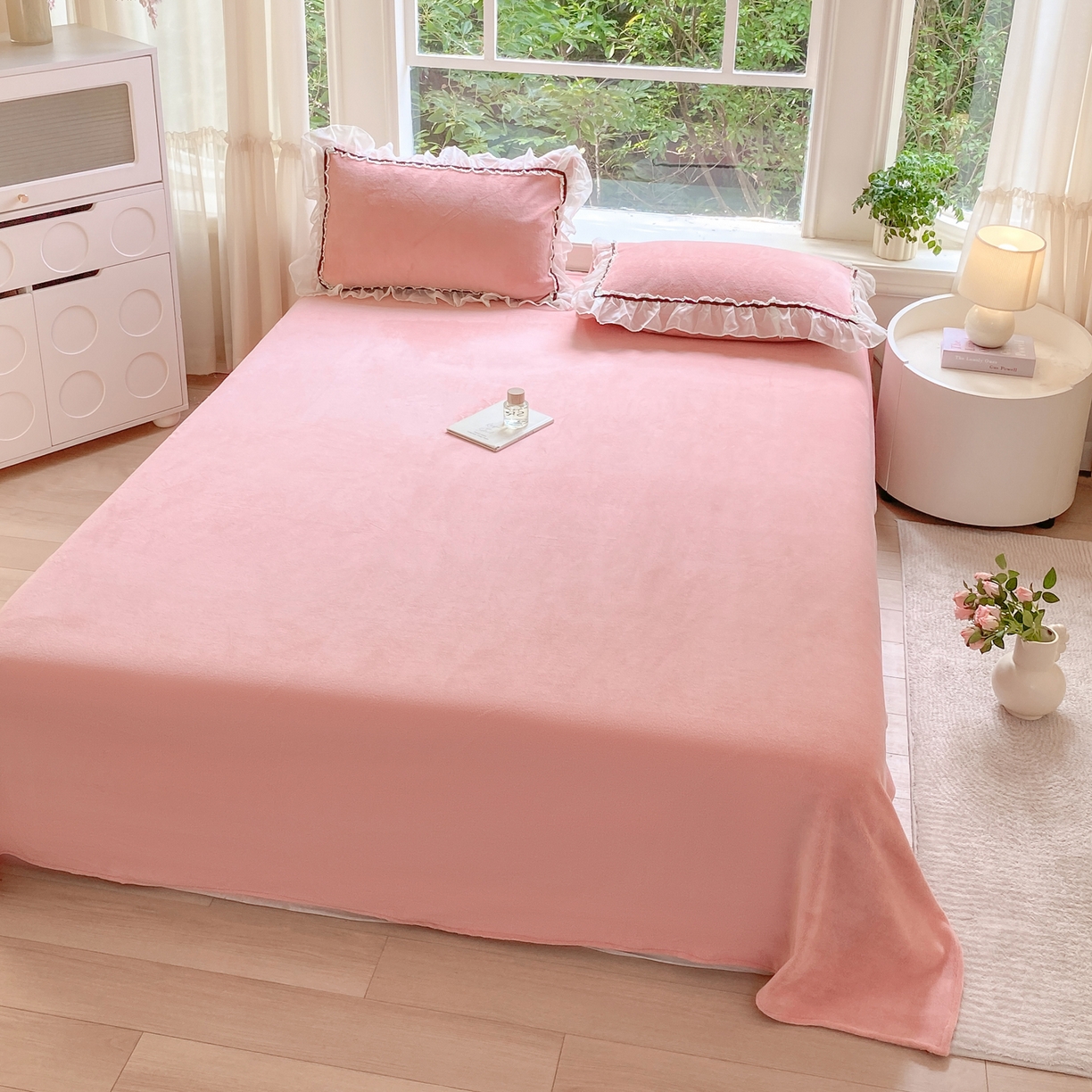 91家纺网 家纺一手货源 找家纺 二八年华 2025新款韩式花边款牛奶绒四件套 豆沙