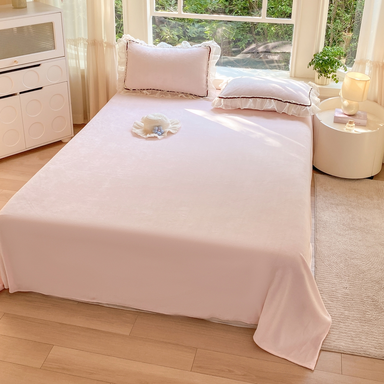 91家纺网 家纺一手货源 找家纺 二八年华 2025新款韩式花边款牛奶绒四件套 粉玉