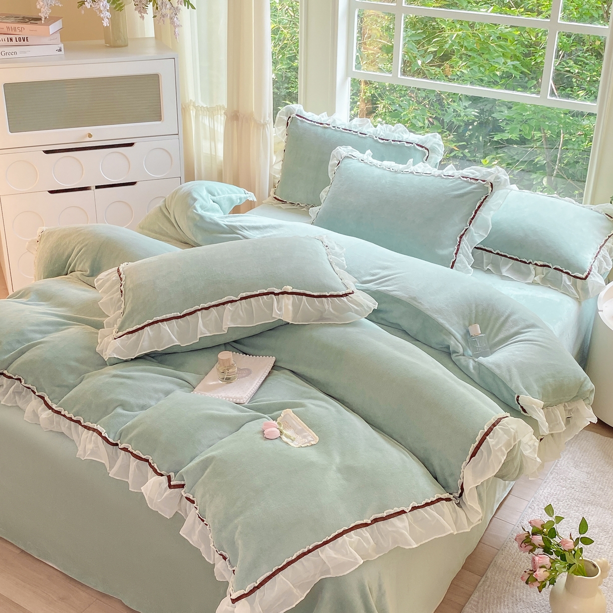 91家纺网 家纺一手货源 找家纺 二八年华 2025新款韩式花边款牛奶绒四件套 水绿