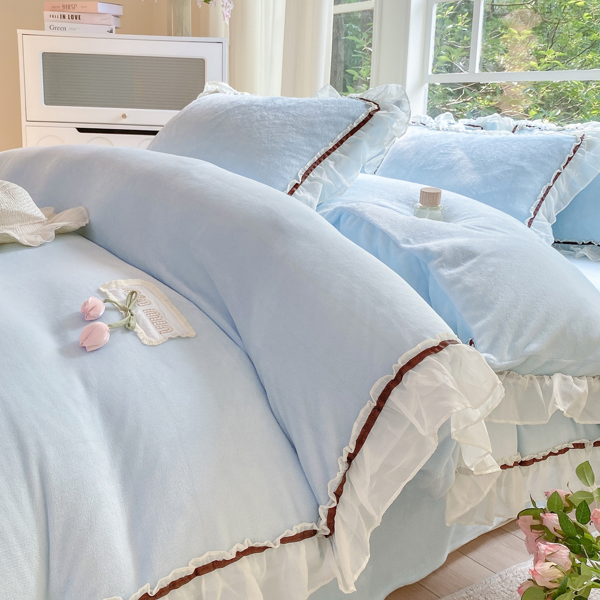二八年华 2025新款韩式花边款牛奶绒四件套 天蓝