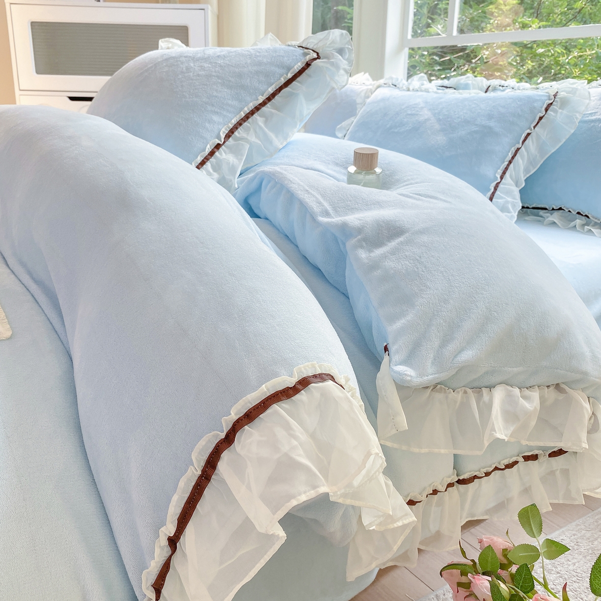 91家纺网 家纺一手货源 找家纺 二八年华 2025新款韩式花边款牛奶绒四件套 天蓝