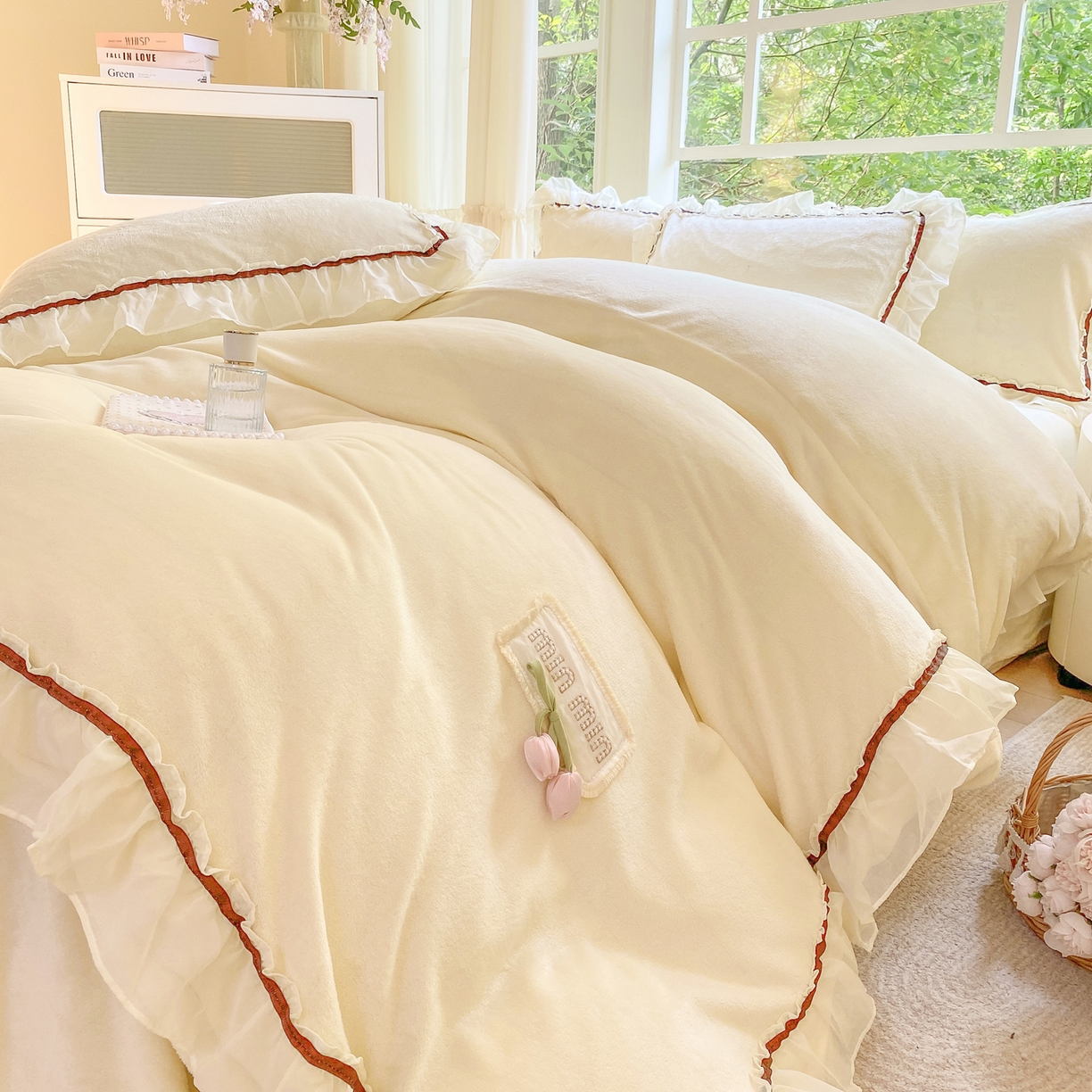 91家纺网 家纺一手货源 找家纺 二八年华 2025新款韩式花边款牛奶绒四件套 鹅黄