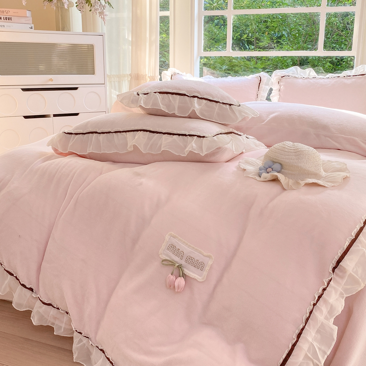 91家纺网 家纺一手货源 找家纺 二八年华 2025新款韩式花边款牛奶绒四件套 粉玉