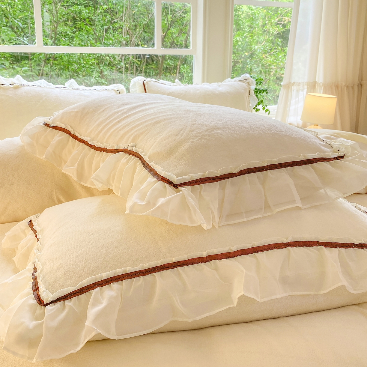 91家纺网 家纺一手货源 找家纺 二八年华 2025新款韩式花边款牛奶绒四件套 鹅黄