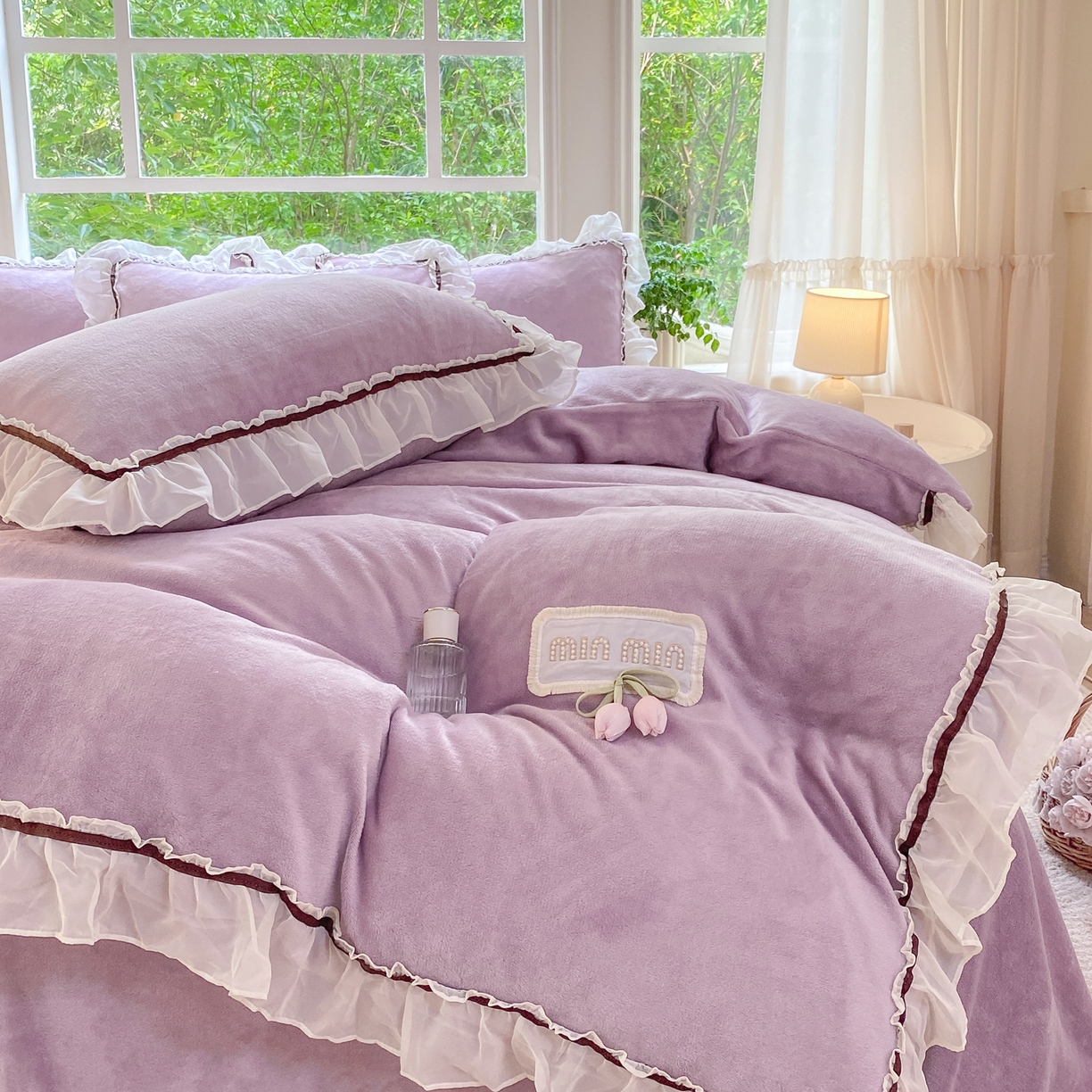 91家纺网 家纺一手货源 找家纺 二八年华 2025新款韩式花边款牛奶绒四件套 鸢紫
