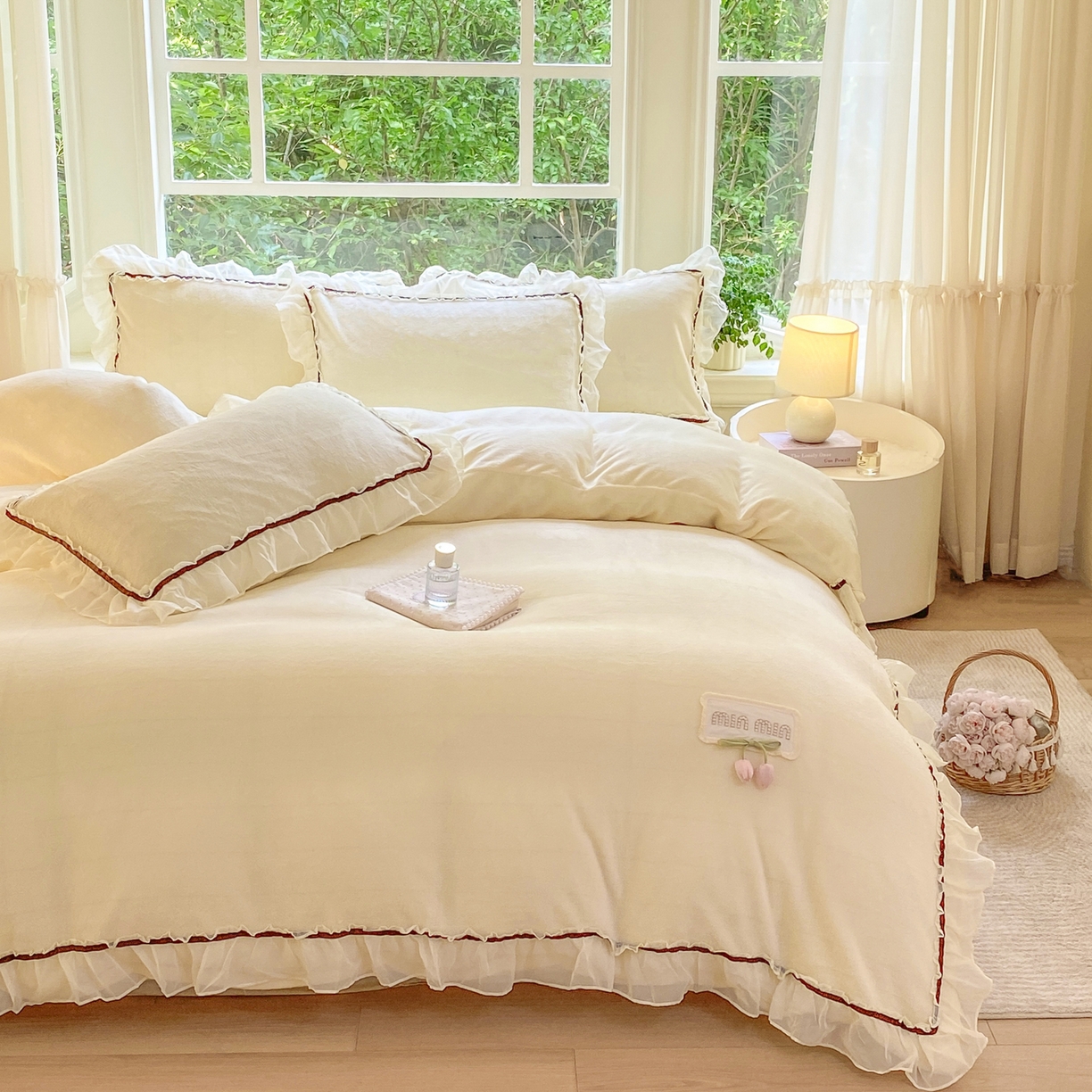 91家纺网 家纺一手货源 找家纺 二八年华 2025新款韩式花边款牛奶绒四件套 鹅黄