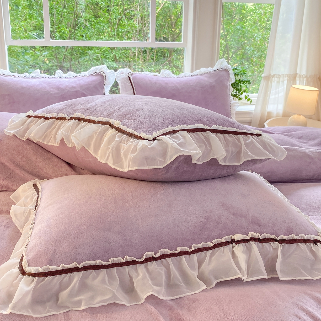 91家纺网 家纺一手货源 找家纺 二八年华 2025新款韩式花边款牛奶绒四件套 鸢紫