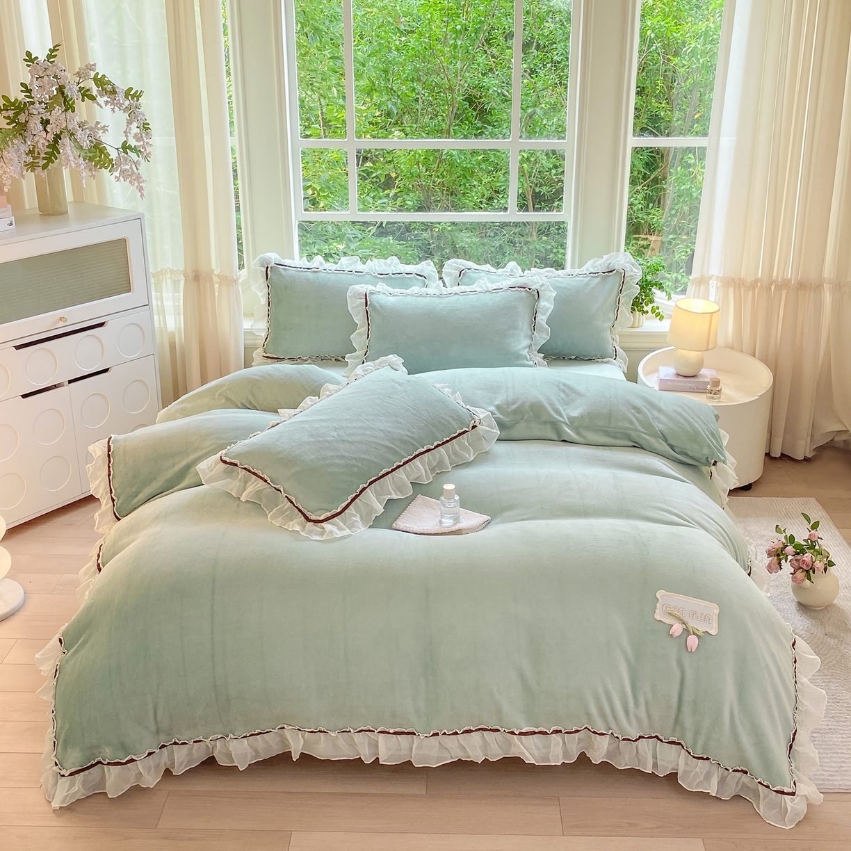 91家纺网 家纺一手货源 找家纺 二八年华 2025新款韩式花边款牛奶绒四件套 水绿