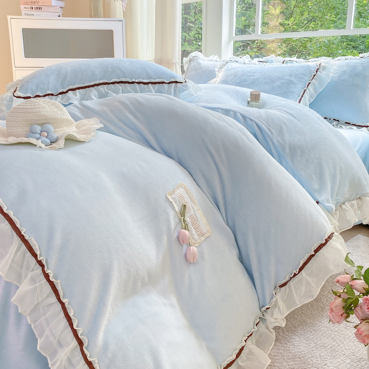 91家纺网 家纺一手货源 找家纺 二八年华 2025新款韩式花边款牛奶绒四件套 天蓝