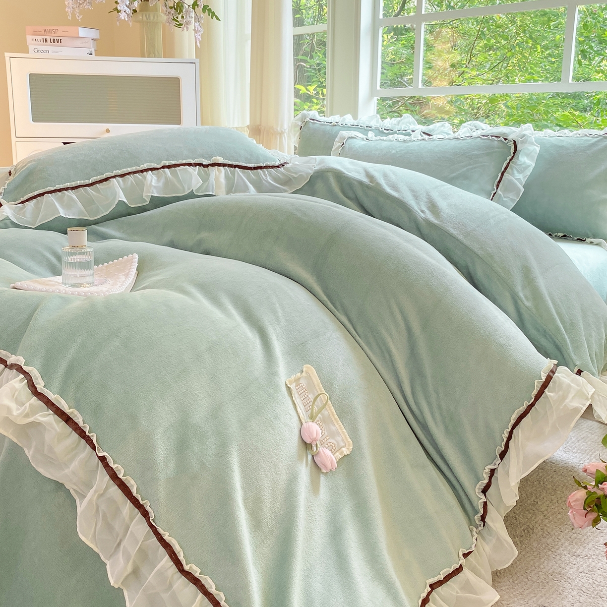 91家纺网 家纺一手货源 找家纺 二八年华 2025新款韩式花边款牛奶绒四件套 水绿