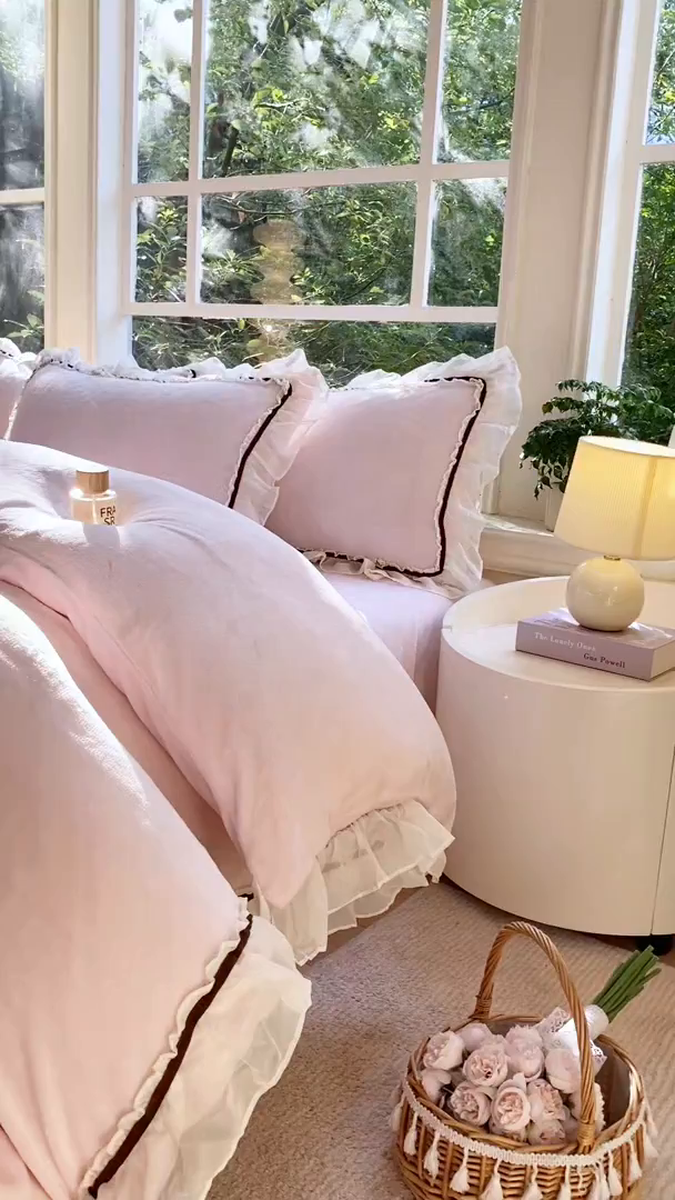 91家纺网 家纺一手货源 找家纺 二八年华 2025新款韩式花边款牛奶绒四件套 粉玉