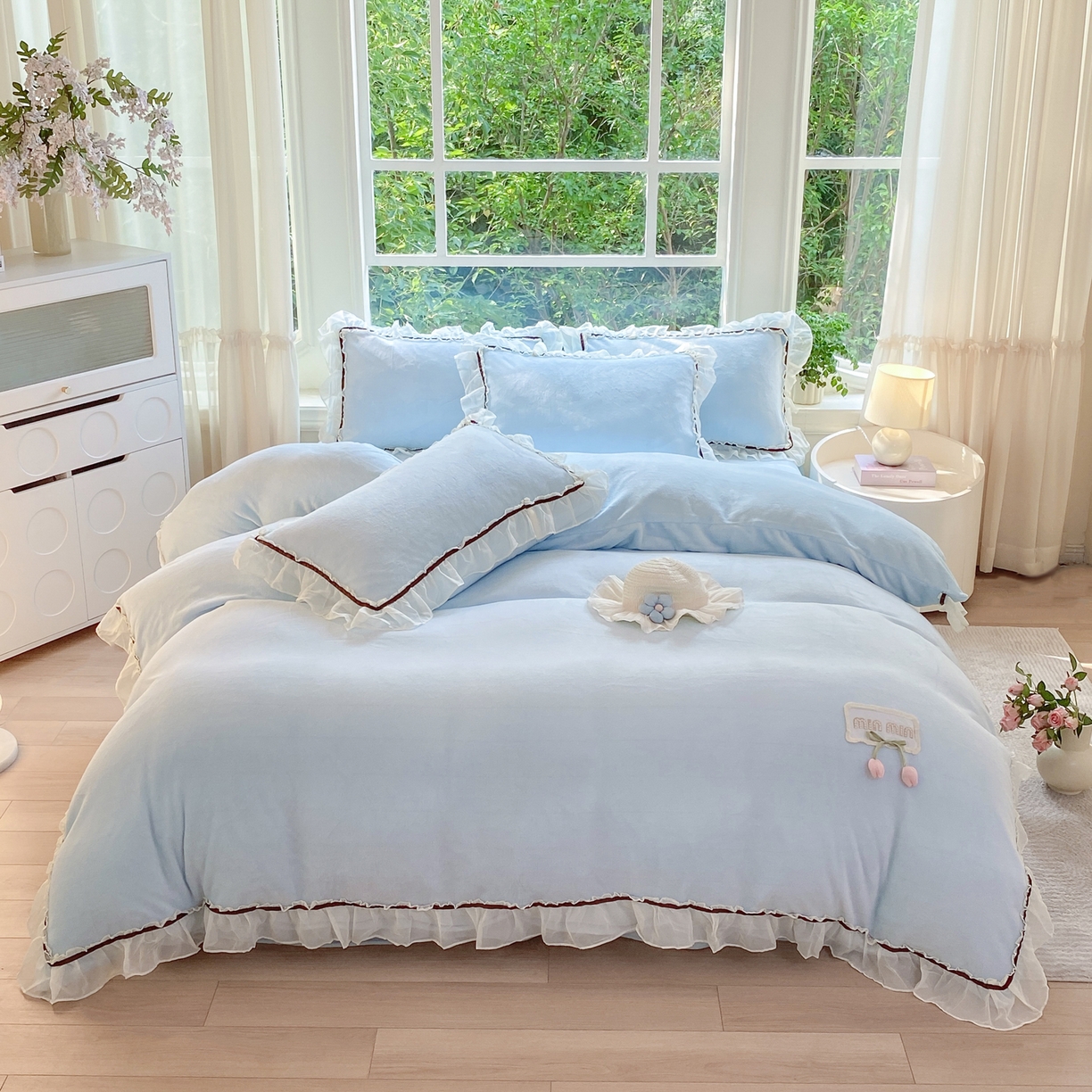91家纺网 家纺一手货源 找家纺 二八年华 2025新款韩式花边款牛奶绒四件套 天蓝