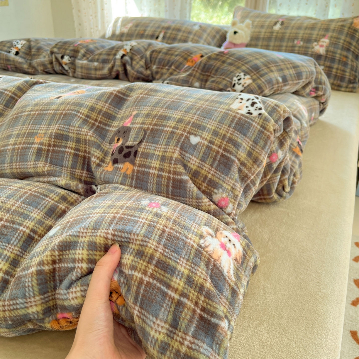 91家纺网 家纺一手货源 找家纺 麦伦家居 2025新款双面200g牛奶绒四件套 斑点狗狗