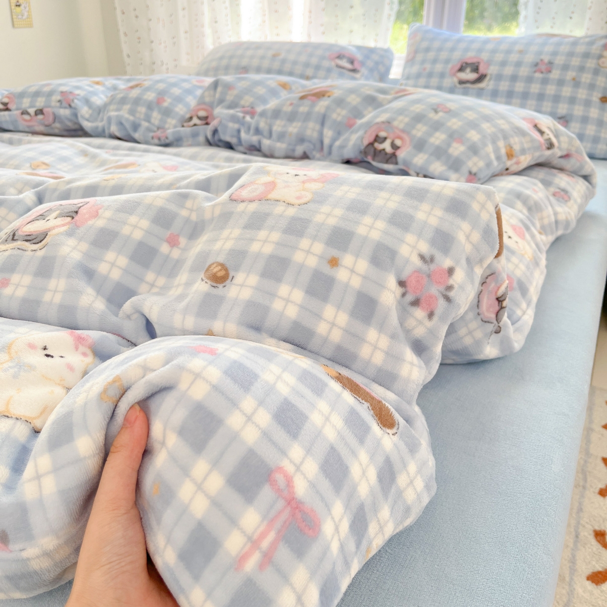 91家纺网 家纺一手货源 找家纺 麦伦家居 2025新款双面200g牛奶绒四件套 甜梦乐园-蓝