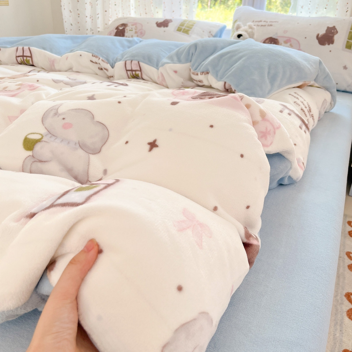 91家纺网 家纺一手货源 找家纺 麦伦家居 2025新款双面200g牛奶绒四件套 小象派对