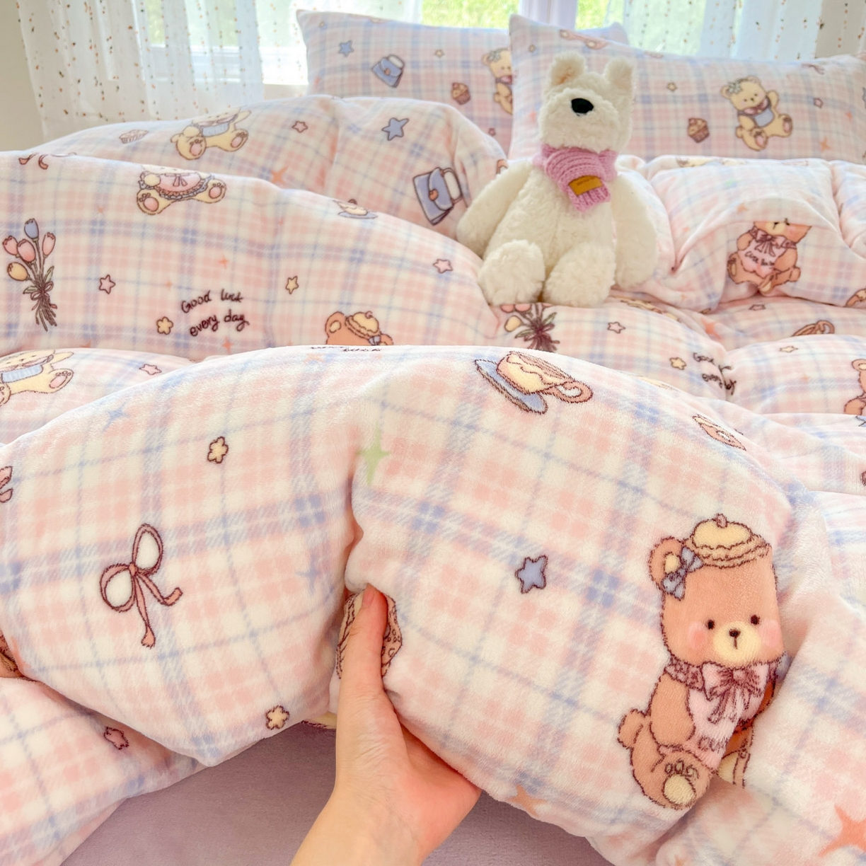 91家纺网 家纺一手货源 找家纺 麦伦家居 2025新款双面200g牛奶绒四件套 小熊甜甜圈