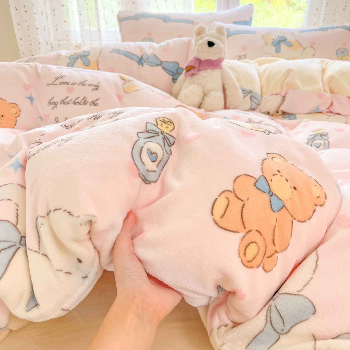 91家纺网 家纺一手货源 找家纺 麦伦家居 2025新款双面200g牛奶绒四件套 甜系萌友