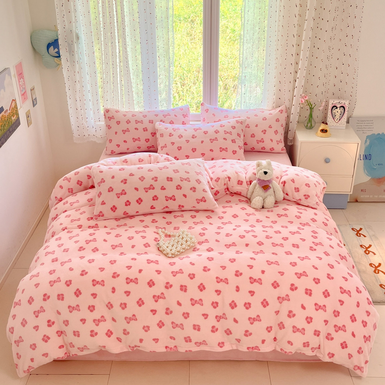 91家纺网 家纺一手货源 找家纺 麦伦家居 2025新款双面200g牛奶绒四件套 花花蝴蝶结-粉