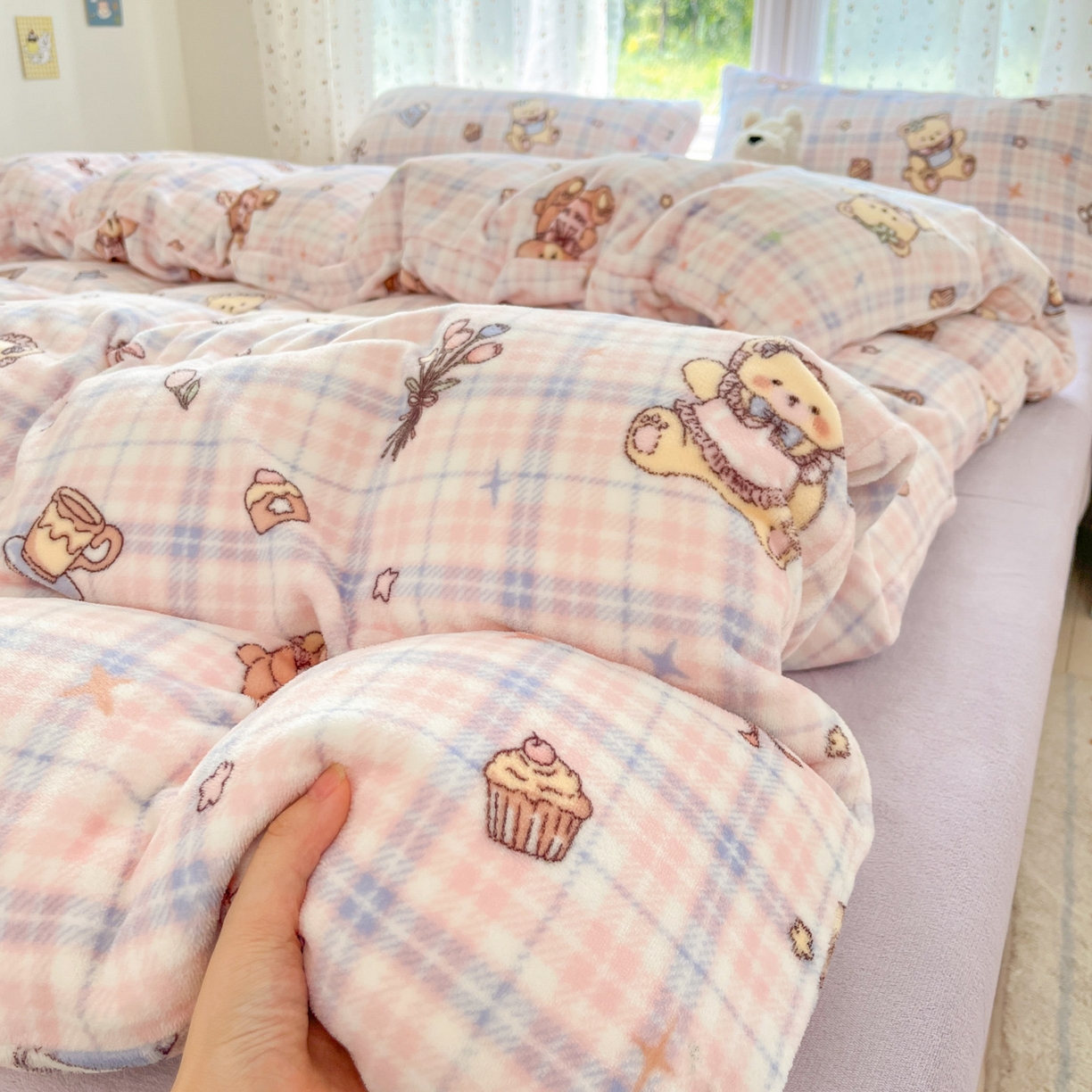 91家纺网 家纺一手货源 找家纺 麦伦家居 2025新款双面200g牛奶绒四件套 小熊甜甜圈