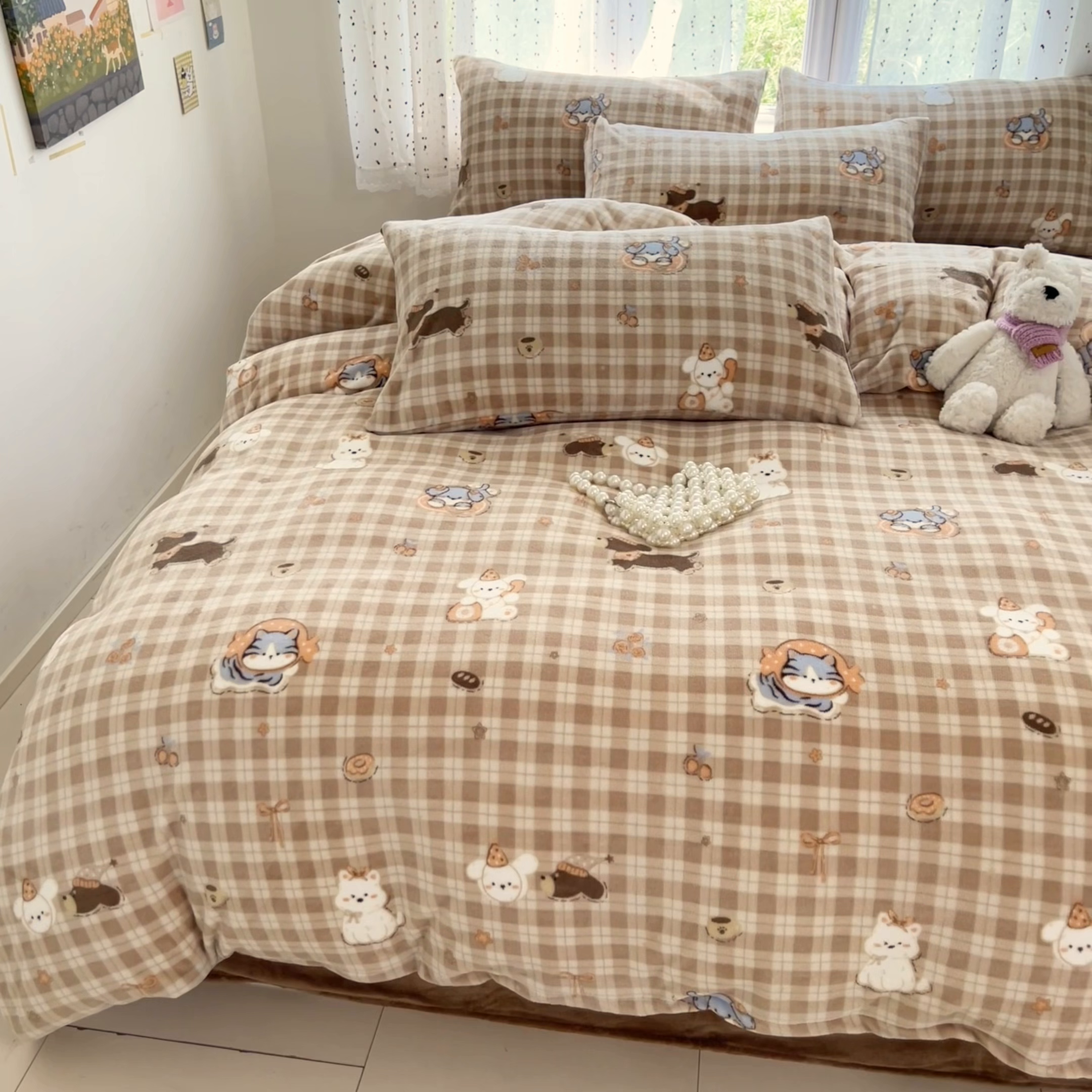 91家纺网 家纺一手货源 找家纺 麦伦家居 2025新款双面200g牛奶绒四件套 甜梦乐园-咖