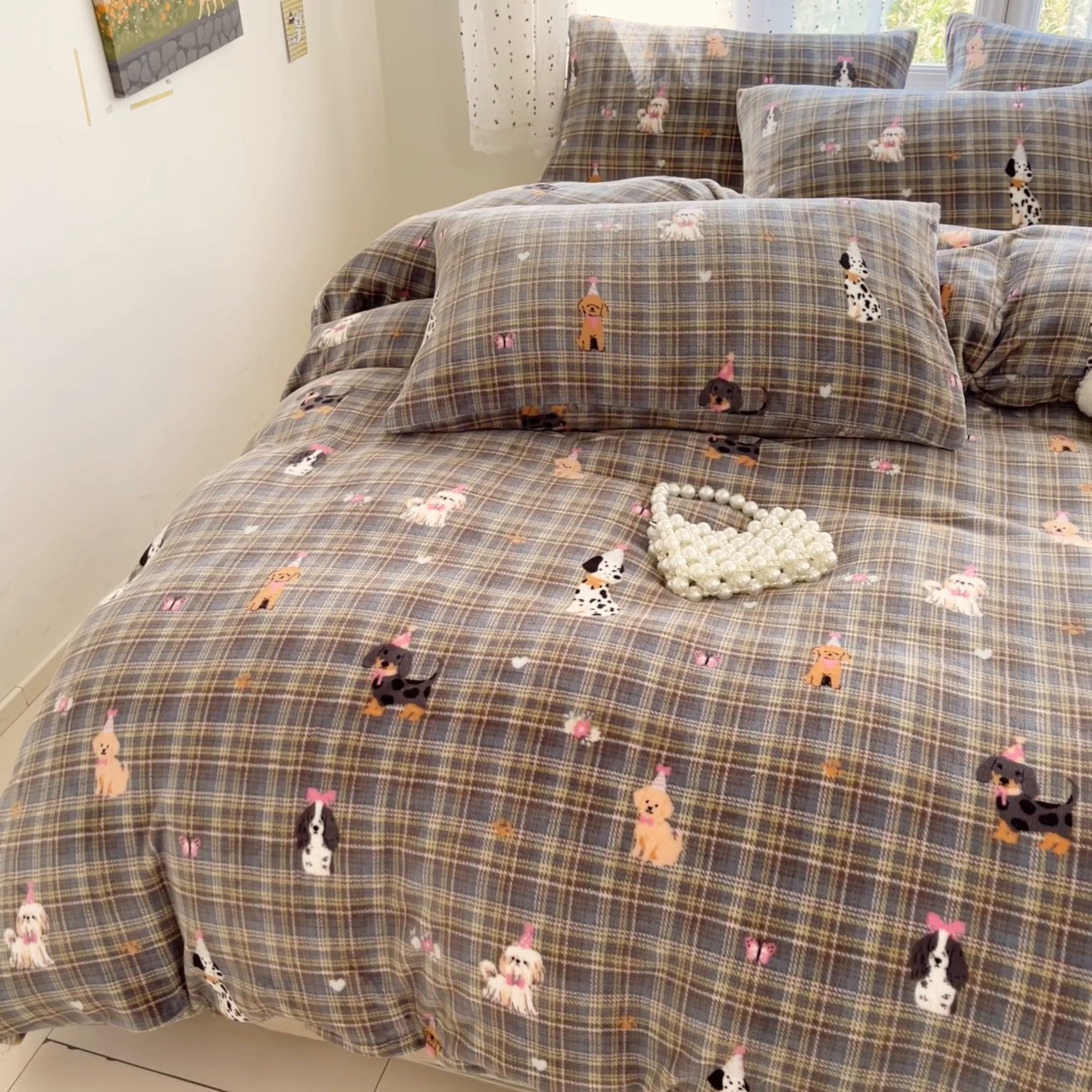 91家纺网 家纺一手货源 找家纺 麦伦家居 2025新款双面200g牛奶绒四件套 斑点狗狗