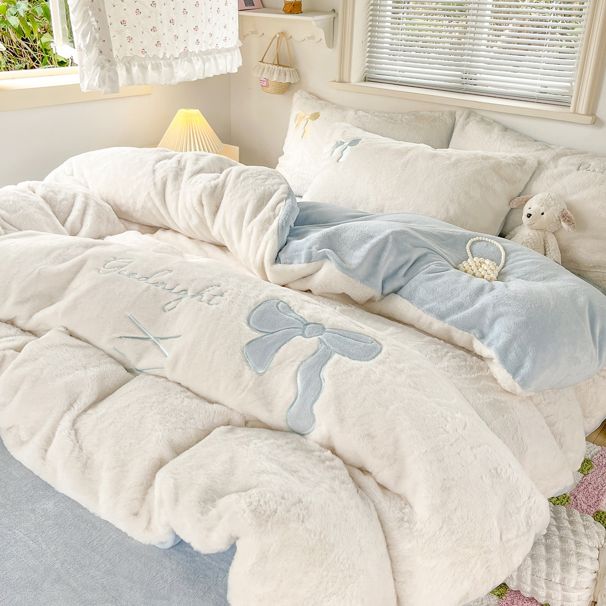 麦朵家居 2025新款高克重兔毛贴布绣牛奶绒四件套雕花绒法莱绒四件套兔兔绒四件套床笠三件套 兔毛-蓝色