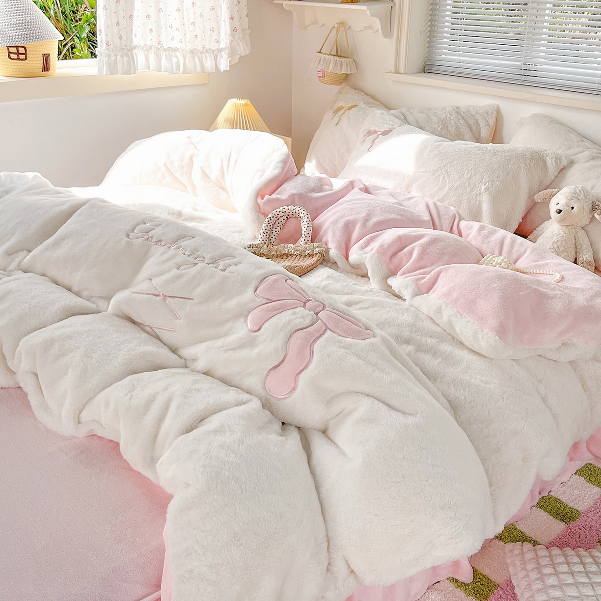 麦朵家居 2025新款高克重兔毛贴布绣牛奶绒四件套雕花绒法莱绒四件套兔兔绒四件套床笠三件套 兔毛-粉色