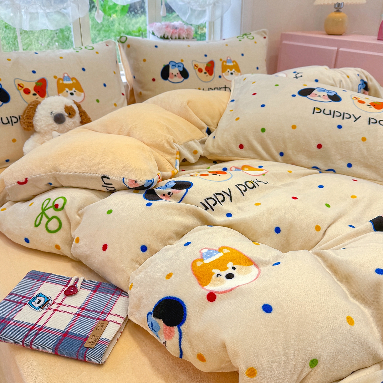 91家纺网 家纺一手货源 找家纺 枋梢家纺 2025新款加厚牛奶绒保暖四件套 小狗派对