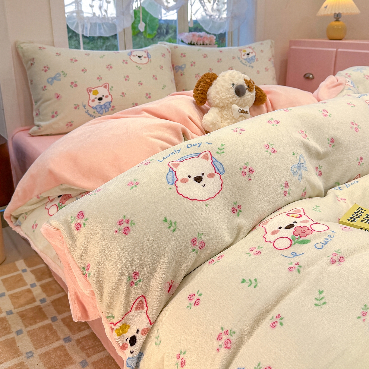 91家纺网 家纺一手货源 找家纺 枋梢家纺 2025新款加厚牛奶绒保暖四件套 花朵小狗