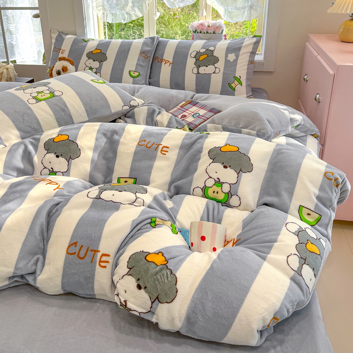 91家纺网 家纺一手货源 找家纺 枋梢家纺 2025新款加厚牛奶绒保暖四件套 苹果小狗