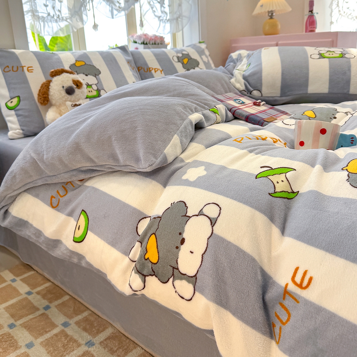 91家纺网 家纺一手货源 找家纺 枋梢家纺 2025新款加厚牛奶绒保暖四件套 苹果小狗