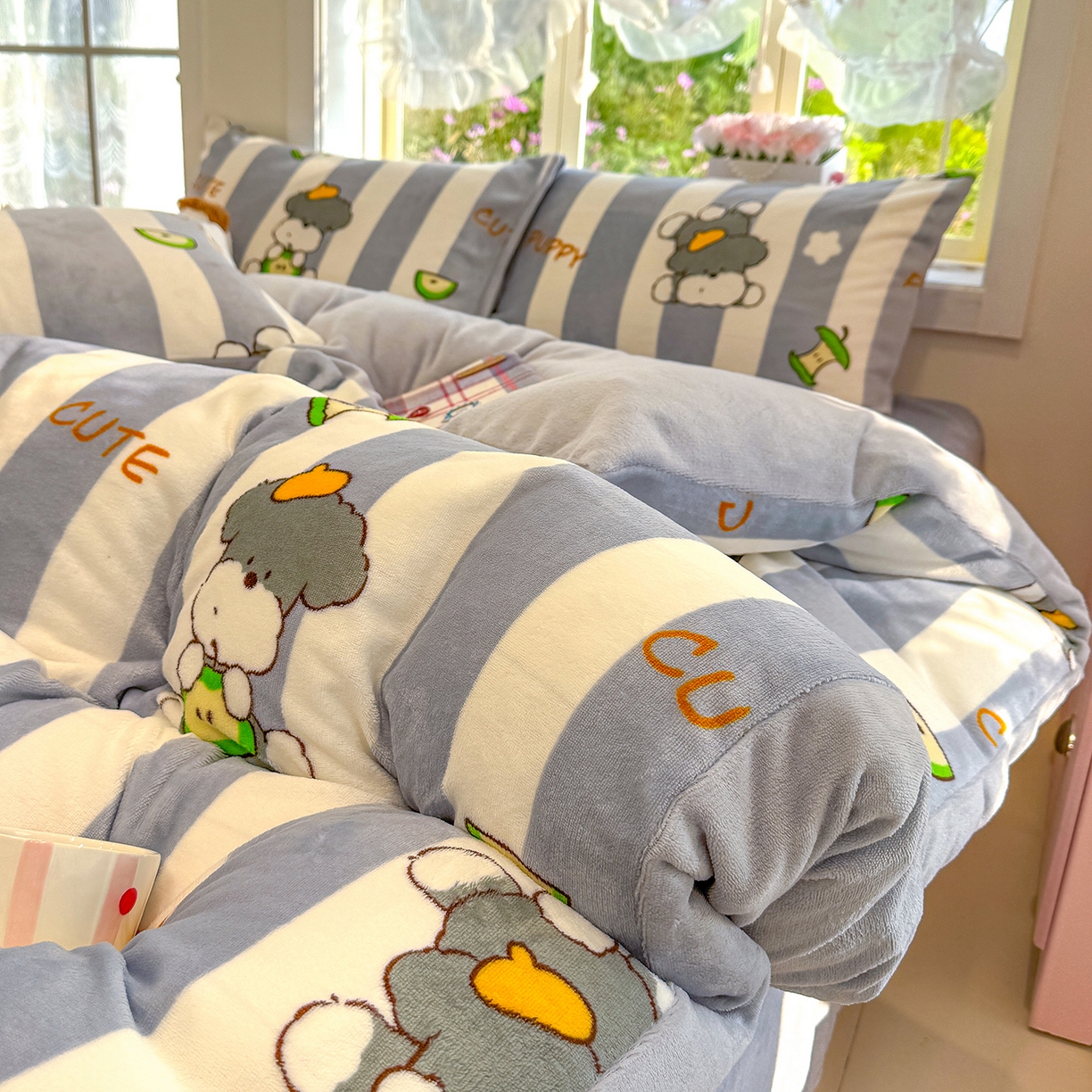 91家纺网 家纺一手货源 找家纺 枋梢家纺 2025新款加厚牛奶绒保暖四件套 苹果小狗