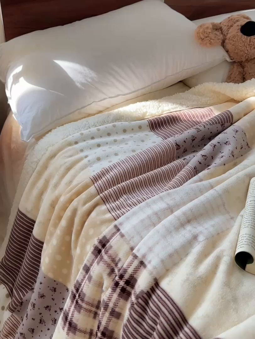 91家纺网 家纺一手货源 找家纺 艾咪-Amy ntmy 2025新款中古风牛奶绒羊羔绒双层毯 花栖礼紫