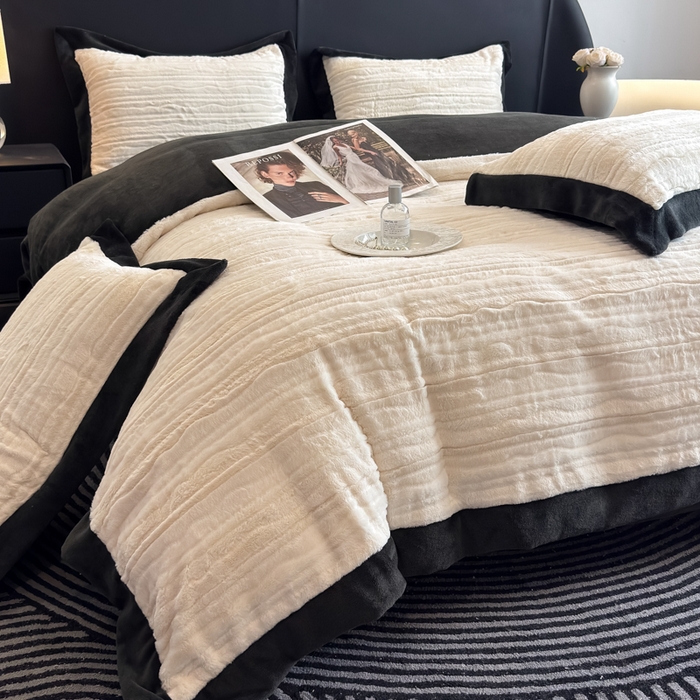 91家纺网 家纺一手货源 找家纺 （总）九花鹿 2025新款380克宽边丹麦皮草绒四件套-波纹系列