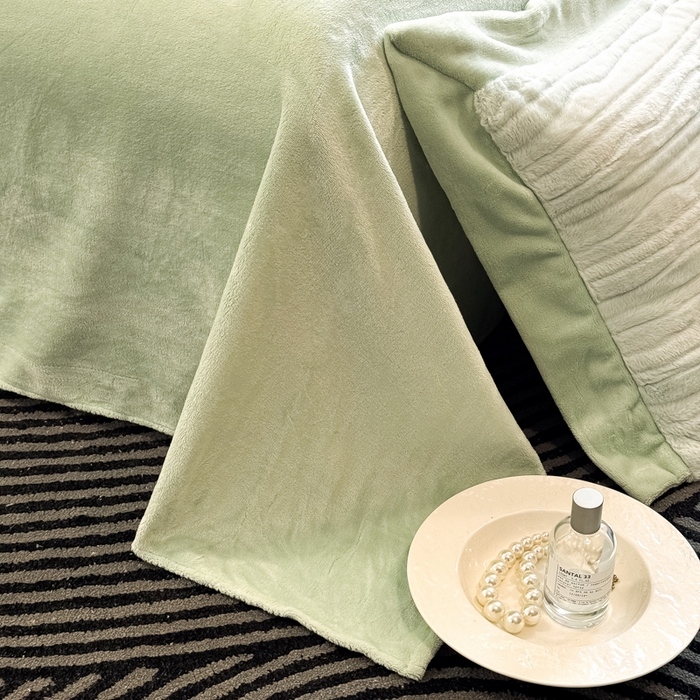 91家纺网 家纺一手货源 找家纺 九花鹿 2025新款380克宽边丹麦皮草绒四件套-波纹系列 波纹-清新绿