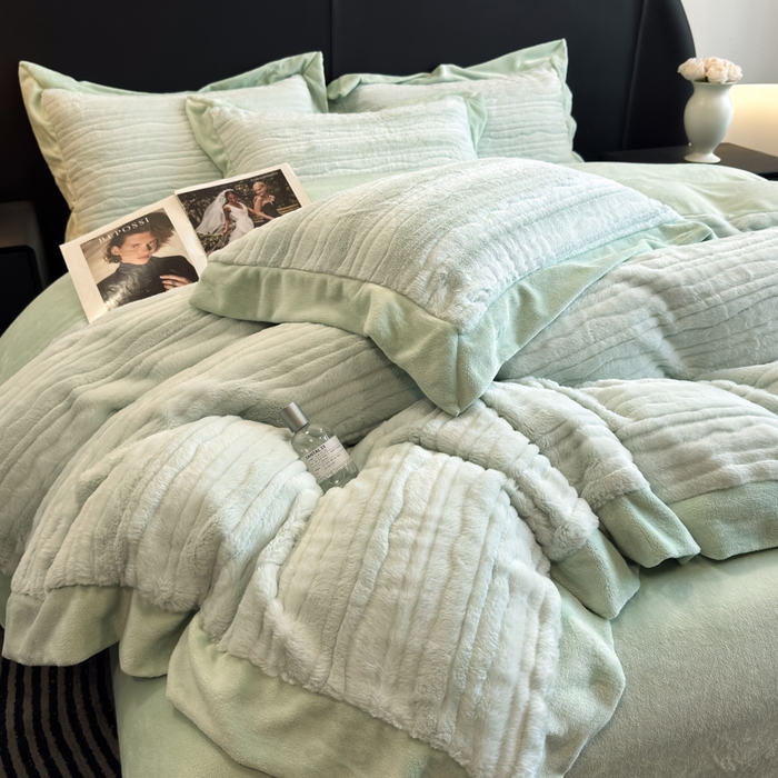 91家纺网 家纺一手货源 找家纺 九花鹿 2025新款380克宽边丹麦皮草绒四件套-波纹系列 波纹-清新绿