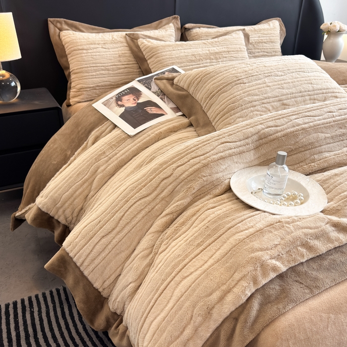 91家纺网 家纺一手货源 找家纺 九花鹿 2025新款380克宽边丹麦皮草绒四件套-波纹系列 波纹-奶茶咖