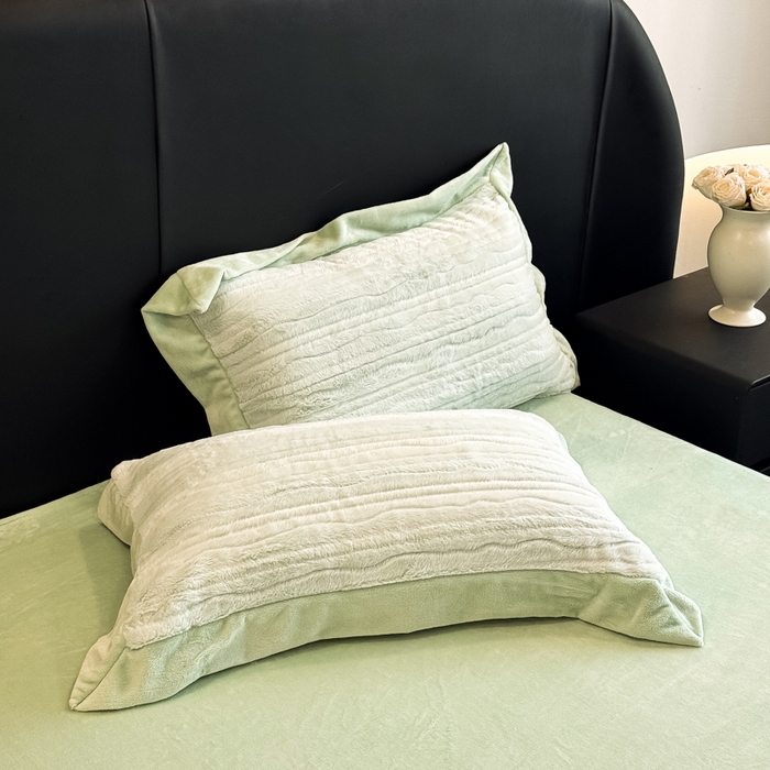 91家纺网 家纺一手货源 找家纺 九花鹿 2025新款380克宽边丹麦皮草绒四件套-波纹系列 波纹-清新绿