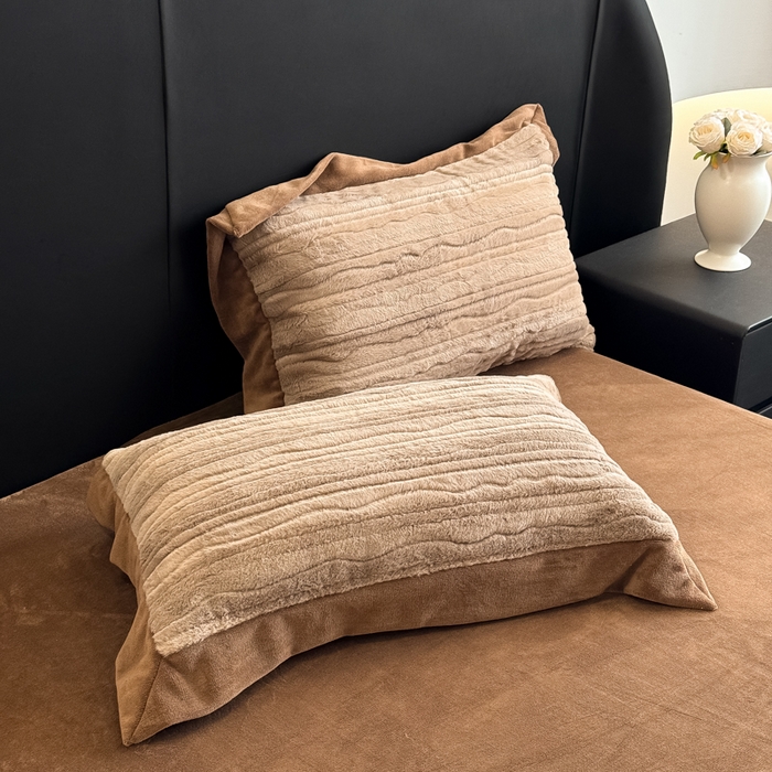 91家纺网 家纺一手货源 找家纺 九花鹿 2025新款380克宽边丹麦皮草绒四件套-波纹系列 波纹-可可棕