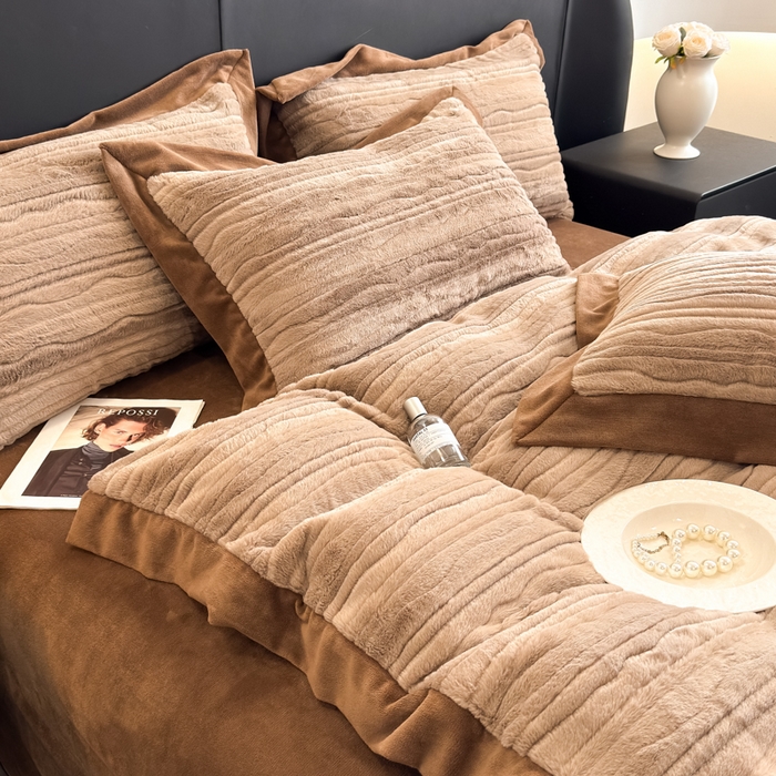 91家纺网 家纺一手货源 找家纺 九花鹿 2025新款380克宽边丹麦皮草绒四件套-波纹系列 波纹-可可棕